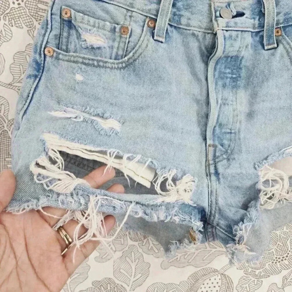 Levi's 501‎ Premium Big E Distressed Ripped Cut off Jean Shorts Women's 28 614 - Picture 5 of 9